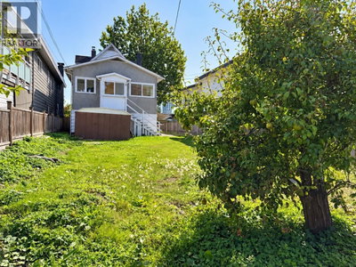 216 18TH Street | North Vancouver British Columbia | Slide Image Twelve