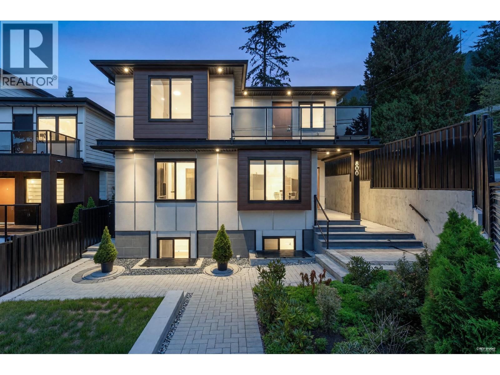 800 MONTROYAL Boulevard, North Vancouver, British Columbia V7R 2G6