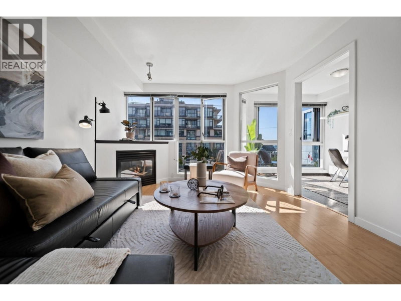 122 3RD Street North Vancouver British Columbia, V7L 1E6 - 1 Bedroom Condo For Sale