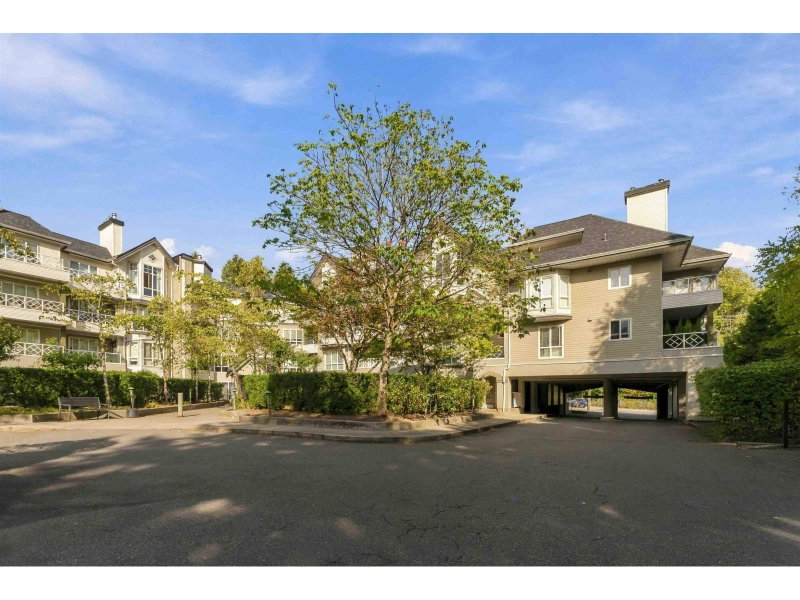 9979 140 Street Surrey British Columbia, V3T 5W2 - 2 Bedrooms Condo For Sale