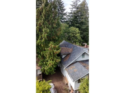 7822 ROSEWOOD Street | Burnaby British Columbia | Slide Image Two