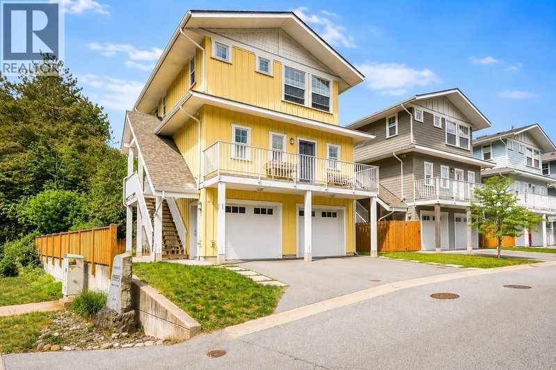 39885 GOVERNMENT Road Squamish British Columbia, V8B 0Z2 - 3 Bedrooms Condo For Sale