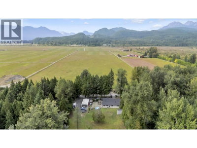 22288 136 Avenue | Maple Ridge British Columbia | Slide Image Two