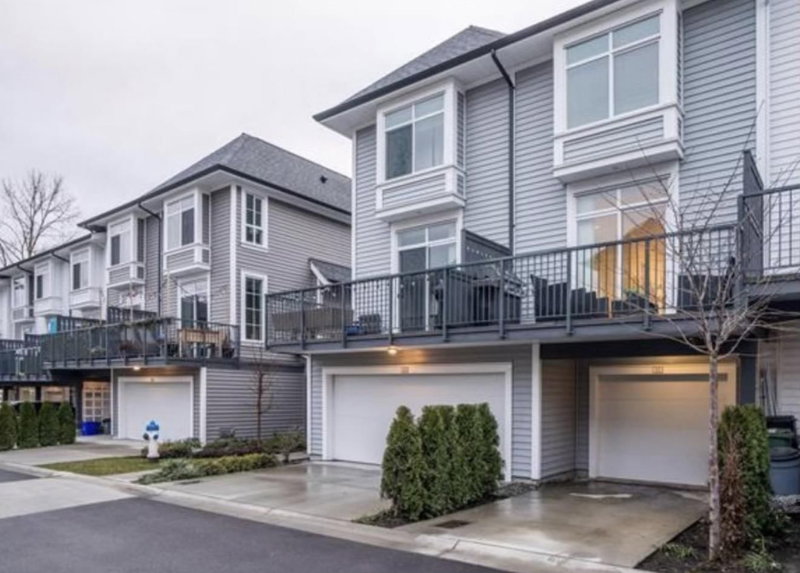 2838 LIVINGSTONE Avenue Abbotsford British Columbia, V2T 0J1 - 2 Bedrooms Condo For Sale