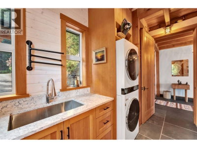 687 CHANNELVIEW Drive | Bowen Island British Columbia | Slide Image Thirteen