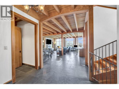 687 CHANNELVIEW Drive | Bowen Island British Columbia | Slide Image Three