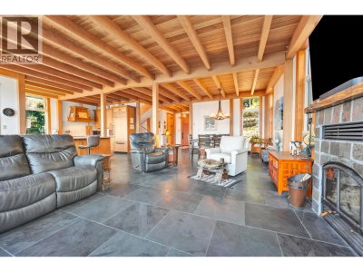 687 CHANNELVIEW Drive | Bowen Island British Columbia | Slide Image Seven