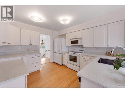 10351 AMETHYST Avenue | Richmond British Columbia | Slide Image Six