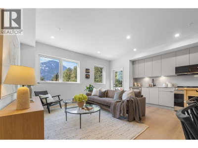 1055 RAVEN Drive | Squamish British Columbia | Slide Image One
