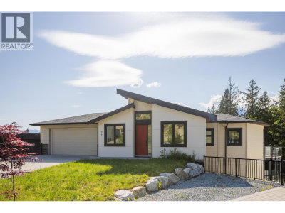 3385 MAMQUAM Road | Squamish British Columbia | Slide Image Ten