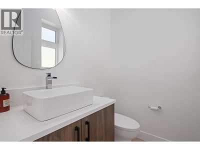 3385 MAMQUAM Road | Squamish British Columbia | Slide Image Fifteen