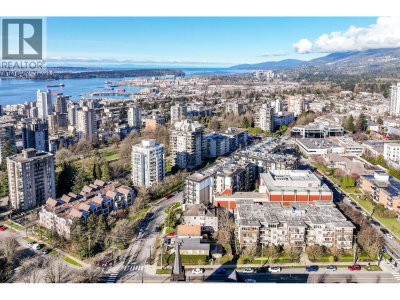160 10TH Street | North Vancouver British Columbia | Slide Image Three