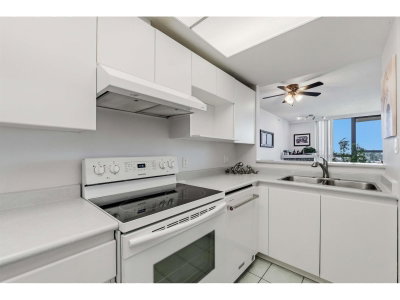10899 UNIVERSITY Drive | Surrey British Columbia | Slide Image Thirteen