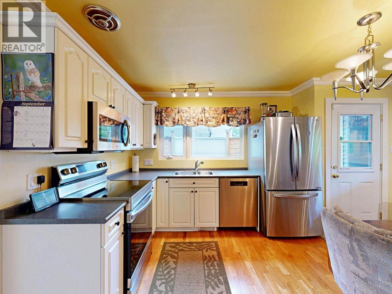 901 DUNDONALD Drive Port Moody British Columbia, V3H 1B8 - 4 Bedrooms Home For Sale