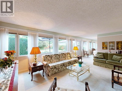 901 DUNDONALD Drive | Port Moody British Columbia | Slide Image Twelve