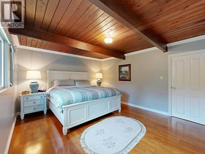 901 DUNDONALD Drive | Port Moody British Columbia | Slide Image Eighteen