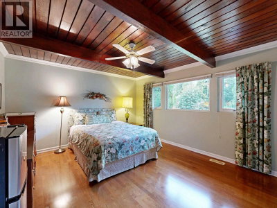 901 DUNDONALD Drive | Port Moody British Columbia | Slide Image Nineteen