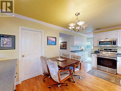 901 DUNDONALD Drive | Port Moody British Columbia | Slide Image Five