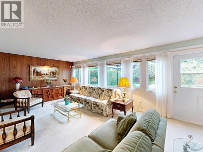 901 DUNDONALD Drive | Port Moody British Columbia | Slide Image Eight