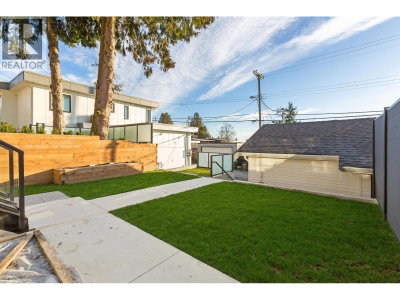 2130 QUALICUM Drive | Vancouver British Columbia | Slide Image Twenty