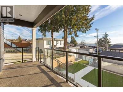 2130 QUALICUM Drive | Vancouver British Columbia | Slide Image Seven