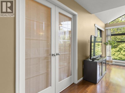 225 NEWPORT Drive | Port Moody British Columbia | Slide Image Twelve