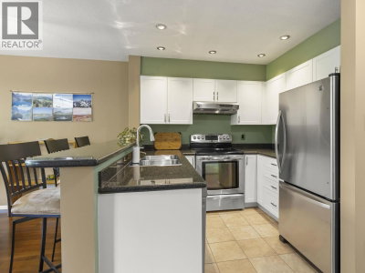 225 NEWPORT Drive | Port Moody British Columbia | Slide Image Sixteen