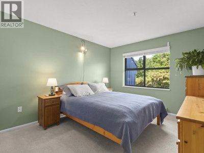 225 NEWPORT Drive | Port Moody British Columbia | Slide Image Eighteen