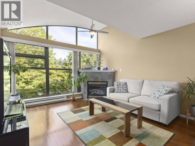 225 NEWPORT Drive | Port Moody British Columbia | Slide Image Four