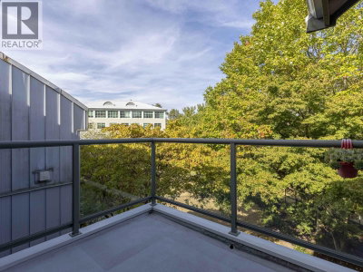 225 NEWPORT Drive | Port Moody British Columbia | Slide Image Six