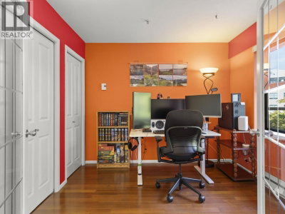 225 NEWPORT Drive | Port Moody British Columbia | Slide Image Nine