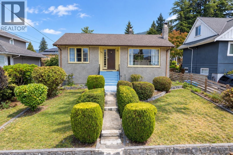 234 ST. JAMES Road North Vancouver British Columbia, V7N 2P3 - 3 Bedrooms Home For Sale