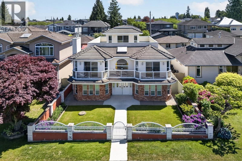8026 18TH Avenue Burnaby British Columbia, V3N 1J8 - 7 Bedrooms Home For Sale