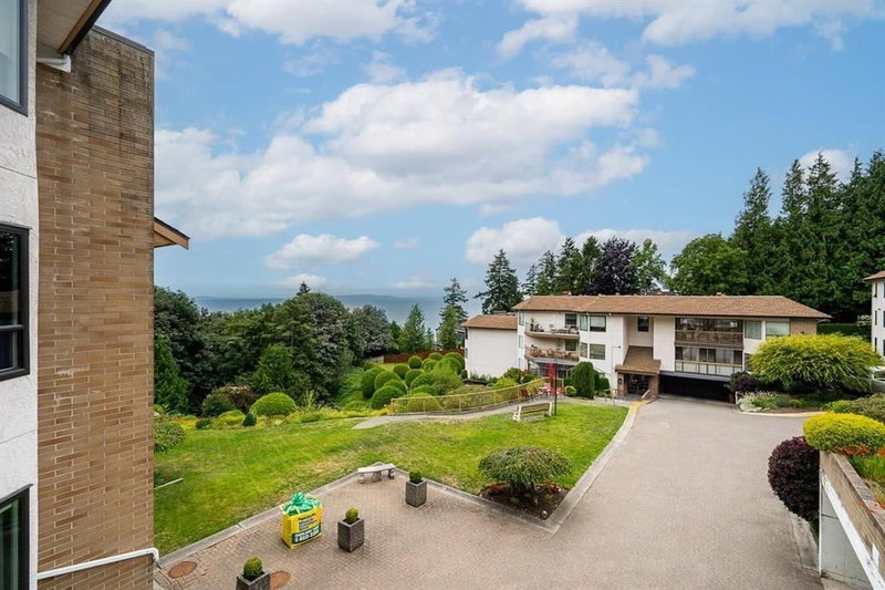 1350 VIDAL Street White Rock British Columbia, V4B 5G6 - 2 Bedrooms Condo For Sale
