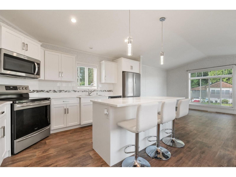 6035 VEDDER Road Chilliwack British Columbia, V2R 1E5 - 2 Bedrooms Home For Sale