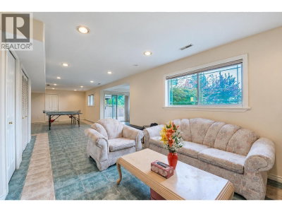 1683 KINGFISHER Crescent | Coquitlam British Columbia | Slide Image Seventeen