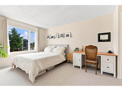 1840 SOUTHMERE Crescent East | Surrey British Columbia | Slide Image Ten