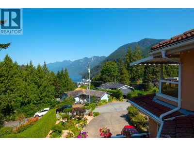 6440 ROSEBERY Avenue | West Vancouver British Columbia | Slide Image Thirty