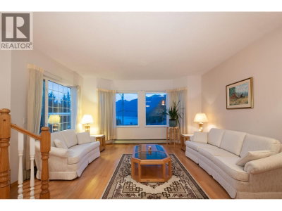 6440 ROSEBERY Avenue | West Vancouver British Columbia | Slide Image Four
