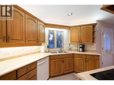 6440 ROSEBERY Avenue | West Vancouver British Columbia | Slide Image Nine