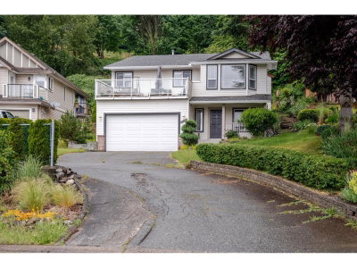 35543 DINA Place | Abbotsford British Columbia | Slide Image Three