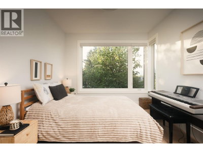 50 DIEPPE Place | Vancouver British Columbia | Slide Image Fourteen