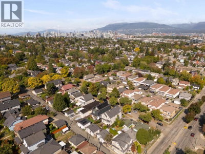 1382 17TH Avenue | Vancouver British Columbia | Slide Image Eighteen
