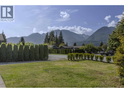 40318 BRAEMAR Drive | Squamish British Columbia | Slide Image Ten