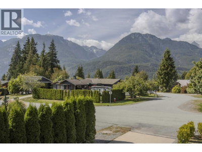 40318 BRAEMAR Drive | Squamish British Columbia | Slide Image Twelve