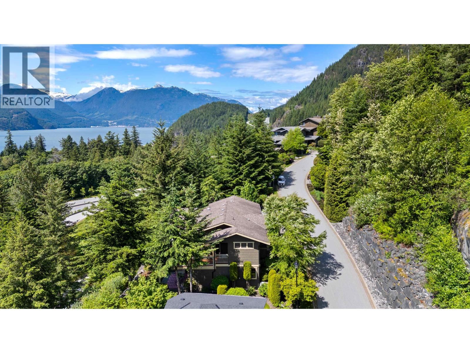 300 OCEAN CREST Drive, West Vancouver, British Columbia V0N 3Z2