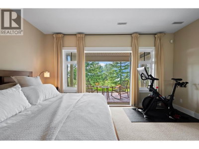 300 OCEAN CREST Drive | West Vancouver British Columbia | Slide Image Thirteen