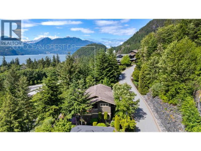 300 OCEAN CREST Drive | West Vancouver British Columbia | Slide Image Four