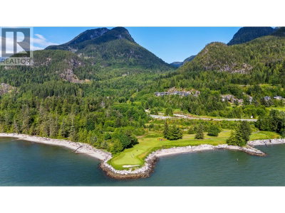 300 OCEAN CREST Drive | West Vancouver British Columbia | Slide Image Forty