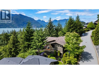 300 OCEAN CREST Drive | West Vancouver British Columbia | Slide Image Six